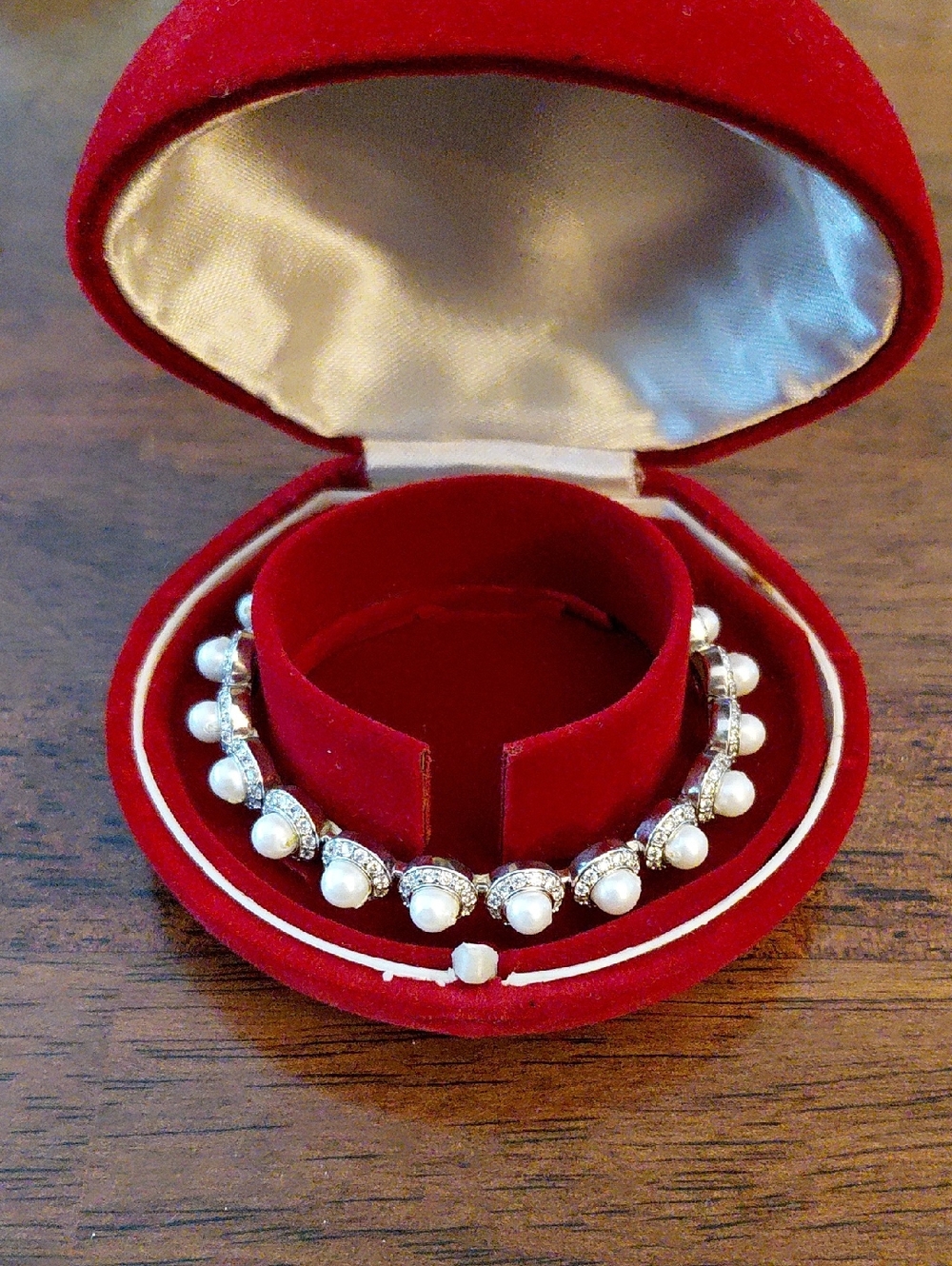 Elegant Pearl and Crystal Tennis Bracelet - White Pearls
